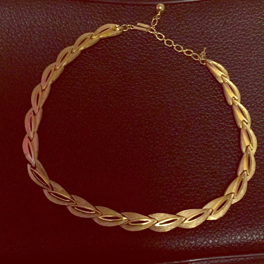 Rare vintage trifari costume jewelry necklace